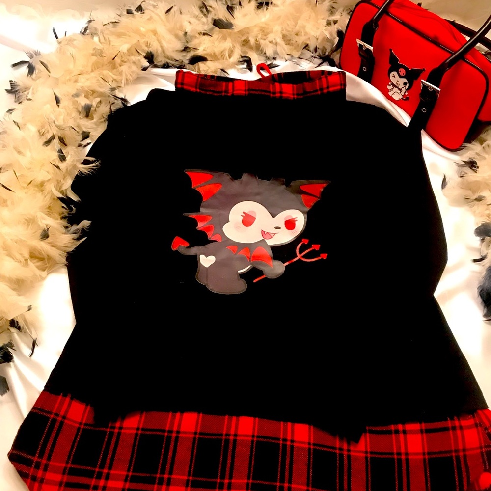 Adorable vintage y2k hoodie and necklace set ❤️✨💀